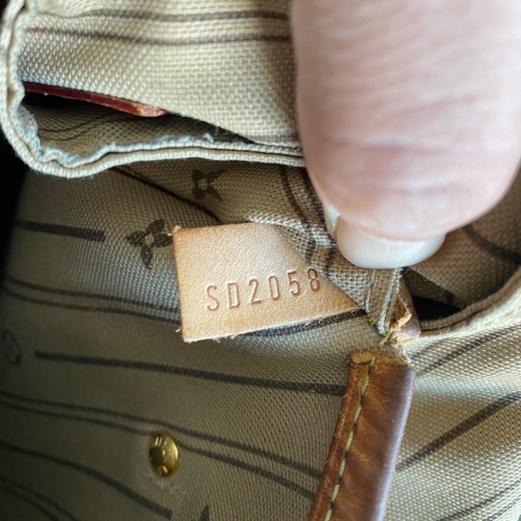 Louis Vuitton Neverfull MM - Picture 2 of 15